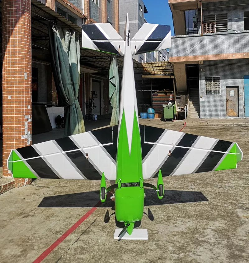 Extreme Flight - Extra 300 91" V2, Green/White ARF Kit