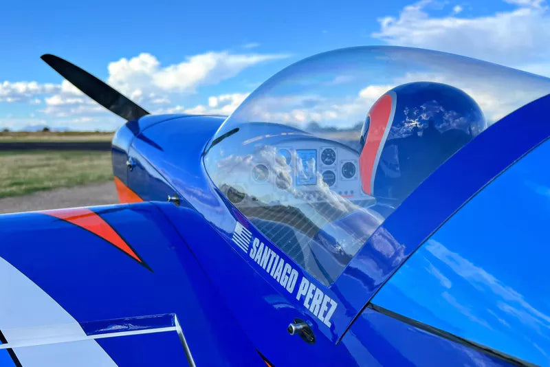 Extreme Flight - Slick 580 EXP 105.5" V2, White/Blue/Orange ARF Kit